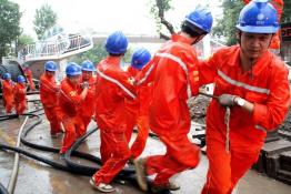 戰(zhàn)高溫、斗酷暑”服務(wù)政府重點(diǎn)民生工程建設(shè)