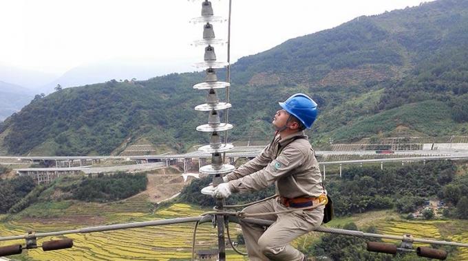 高空線路秋檢 確?？煽抗╇? /></a>
				<span>高空線路秋檢 確?？煽抗╇?/span>
			</li>
			<li>
				<a href=