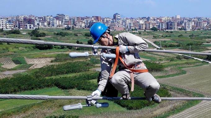 高空作業(yè)線路體檢 確?？煽抗╇? /></a>
				<span>高空作業(yè)線路體檢 確?？煽抗╇?/span>
			</li>
			<li>
				<a href=