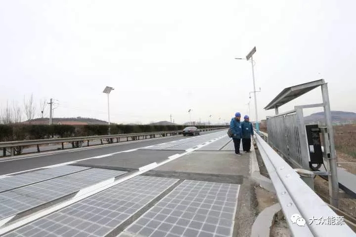 漲知識！高速公路上汽車怎么邊跑邊？