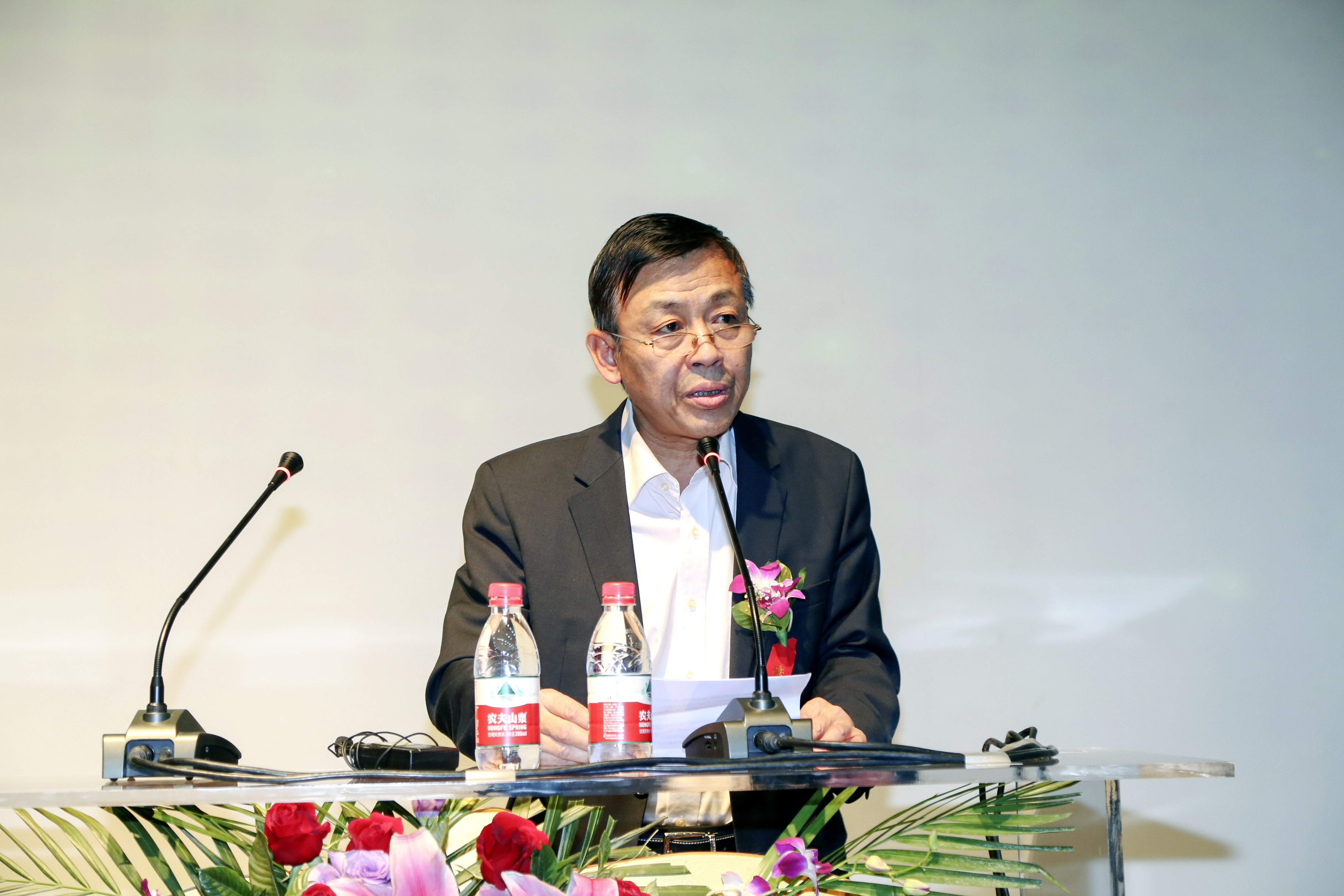 中國汽車新聞工作者協(xié)會第七屆理事會理事長、原中國汽車報社社長李春雷致辭
