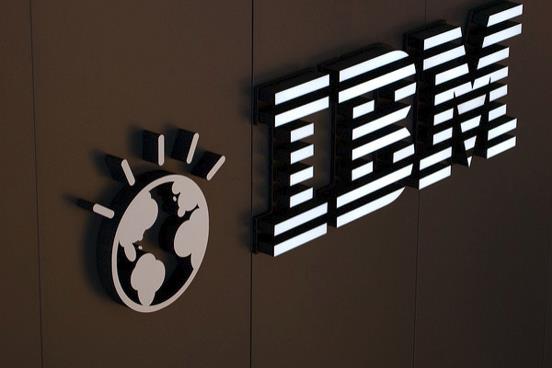 在云計(jì)算與大型機(jī)銷售的帶動(dòng)下，IBM實(shí)現(xiàn)六年來(lái)的首次營(yíng)收增長(zhǎng)