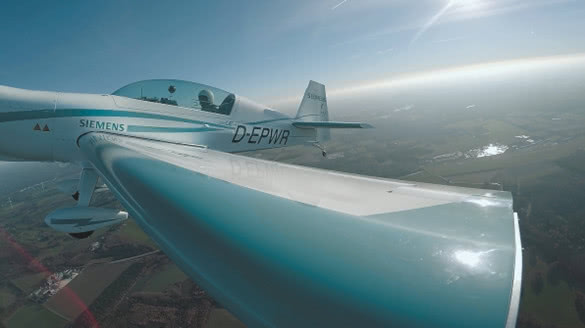 Extra 330LE電動飛機(jī)采用西門子電機(jī)，創(chuàng)造了全新世界紀(jì)錄