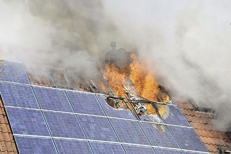 夏天到了 火災(zāi)事故頻發(fā) 光伏電站如何防火？