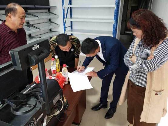 縣農業(yè)局利用“互聯(lián)網+上門服務”, 實現(xiàn)農藥經營許可零跑腿