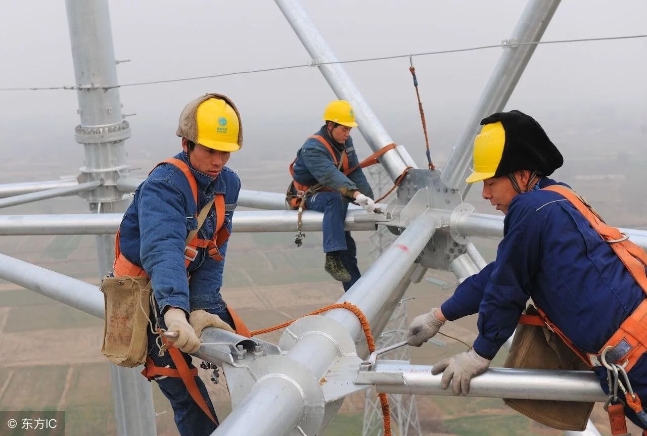 中國特高壓電網工人100多米高空作業(yè)令人驚心動魄【圖說】