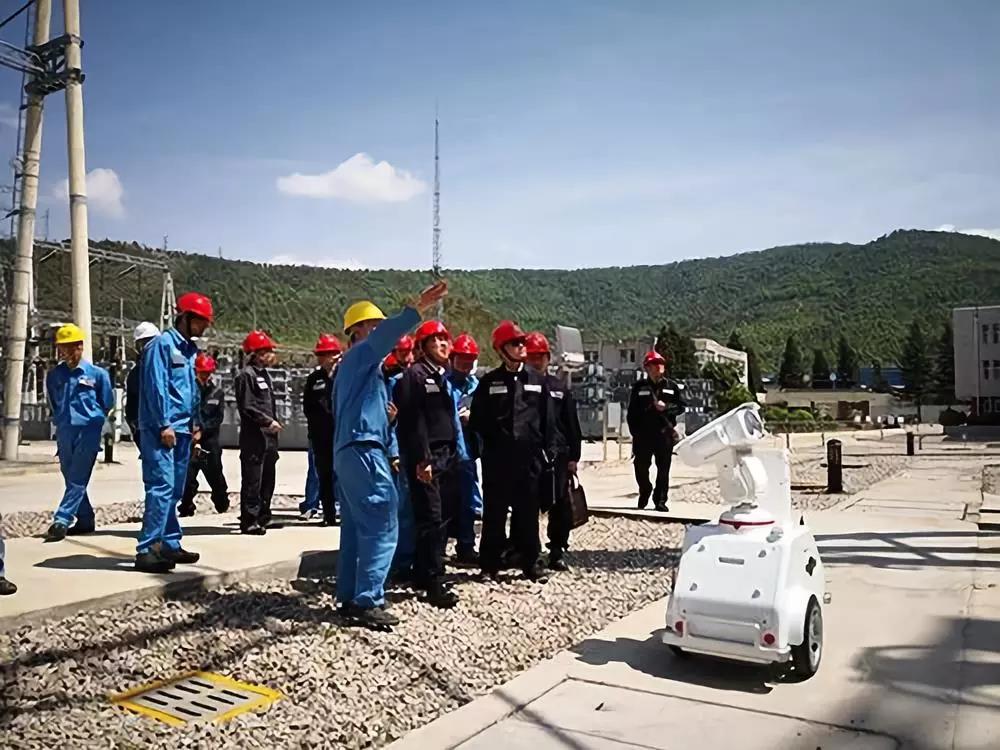 用智能新技術(shù)釋放變電運行人力資源 ——昆明供電局積極推廣應(yīng)用變電站智能巡維機器人