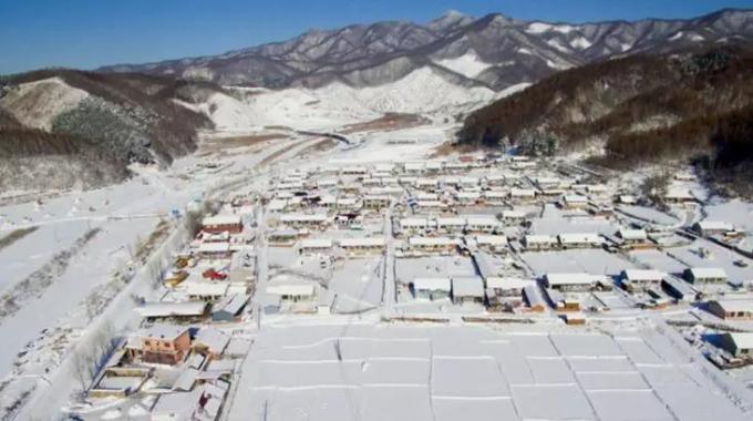 遼寧清原抽水蓄能電站（在建）  遼寧清原抽水蓄能電站是目前國(guó)內(nèi)抽水蓄能行業(yè)第一大EPC項(xiàng)目，被列入新一輪?wèn)|北振興139個(gè)重點(diǎn)項(xiàng)目。