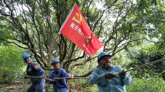      9月17日，該局組織搶修人員544人次、車輛154臺次，成立了9支黨員突擊隊、8支青年突擊隊投入到搶修復電戰(zhàn)役中。