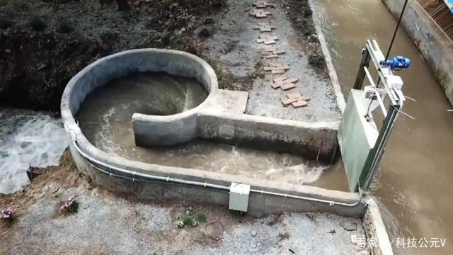 小型發(fā)電機(jī)，放到河里就有免費(fèi)的電，一天產(chǎn)的電夠60戶(hù)人家用