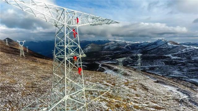極限挑戰(zhàn)！這條“電力天路”正式投入運營